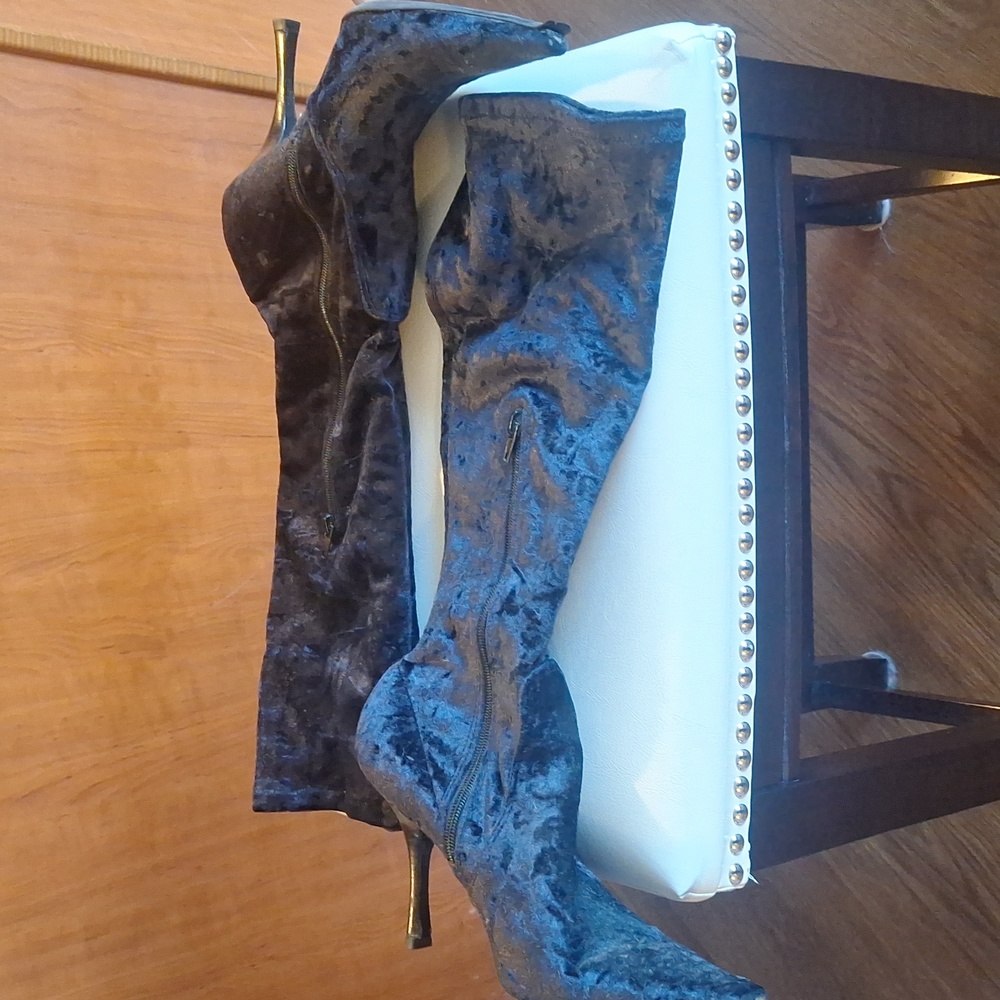 Suede tall black crushed velvet boots